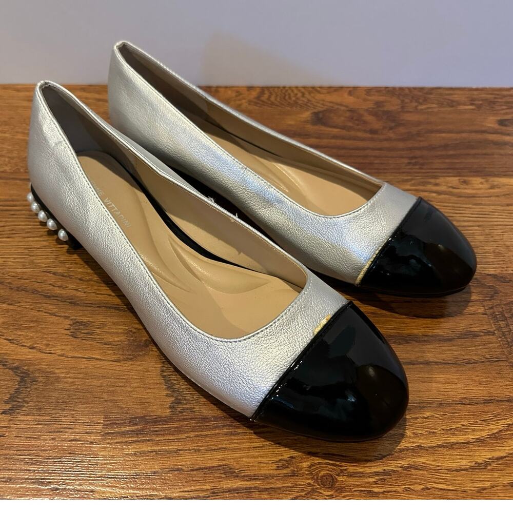 Adrienne Vittadini Corsage Faux Patent Pearl Flats – Silver/Black Sz 9.5 Unique